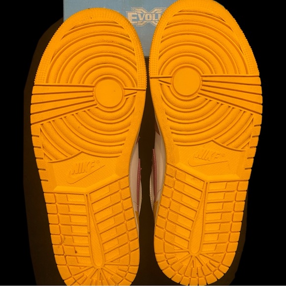 Jordan 1 “BrotherHood” Size 9.5 - Picture 4 of 6